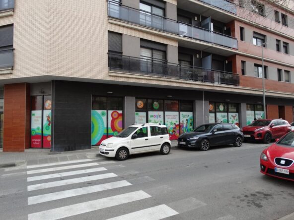 AMPLIO LOCAL COMERCIAL EN AVENIDA JOSEP TARRADELLAS