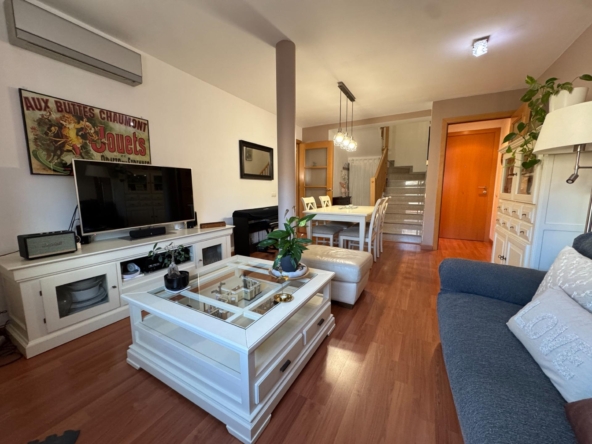 Descubre tu nuevo hogar en Piera: un dúplex que combina comodidad y encanto.