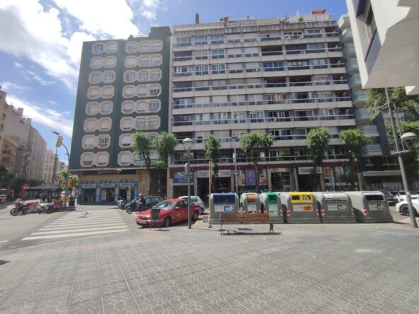 Piso de 4 habitaciones ubicado en Calle Higini Anglés, Tarragona.