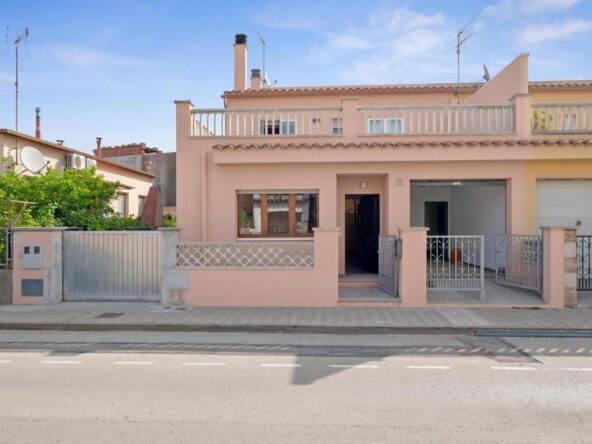 Casa pareada en Vilafant: tranquilidad y comodidad cerca de Figueres