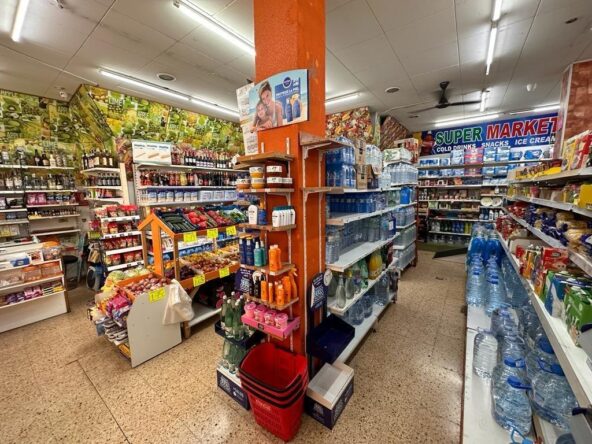 ¡Oportunidad Comercial en el Centro de Lloret de Mar!