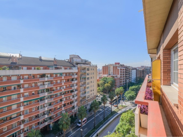 Piso familiar en Ronda del Guinardó: luz, espacio y el mejor ambiente para tu familia