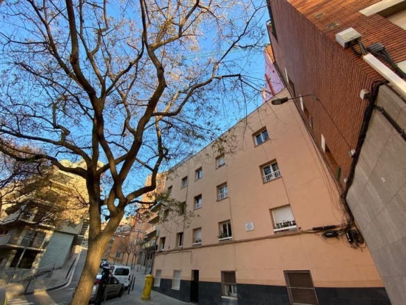 Edificio en venta en zona de la Teixonera, con rentabilidad del 5,6% anual