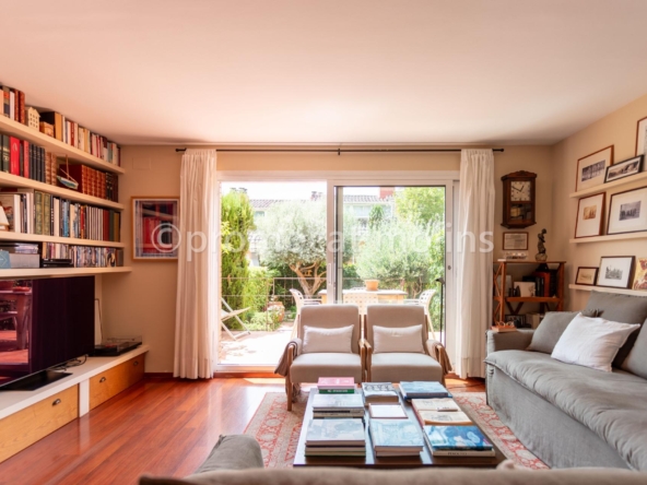 CASA EN EL CENTRO DE CORBERA DE LLOBREGAT CON PISCINA