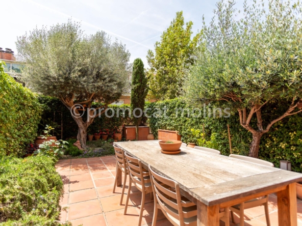 CASA EN EL CENTRO DE CORBERA DE LLOBREGAT CON PISCINA