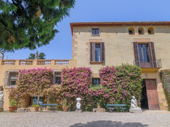 Masía del sigo XVIII en Esplugues de Llobregat - Casa Fàbregas