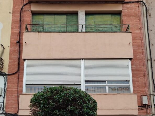 Edificio de 3 plantas y local en el centro de La Canonja