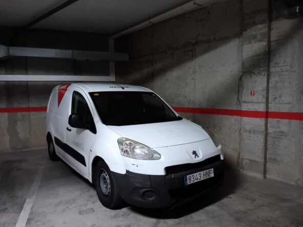 PARQUING COCHE GRANDE