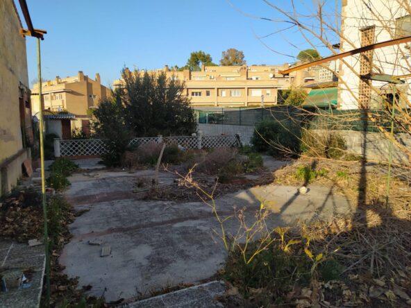 Terreno completamente plano en el centro de la poblaci?n de Sant Fost de Campcentelles