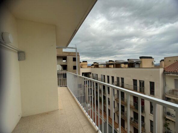 Piso a 280m de la Rambla con 4 habitaciones, plaza de parking doble opcional y 2 terrazas