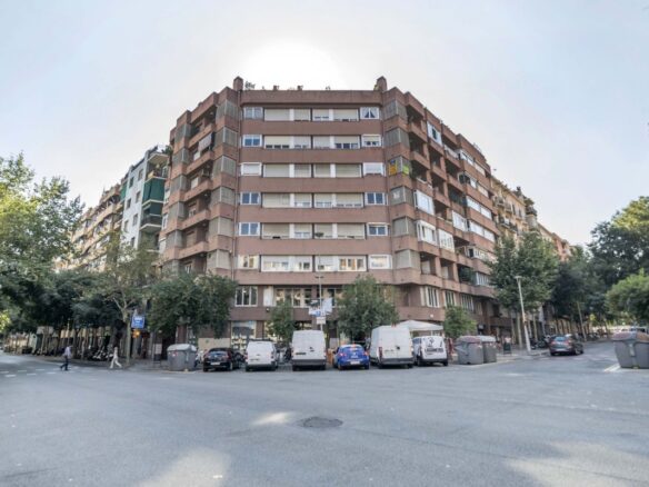 Oficina de 300 m² en pleno Eixample Esquerra – Ideal para negocio o inversión
