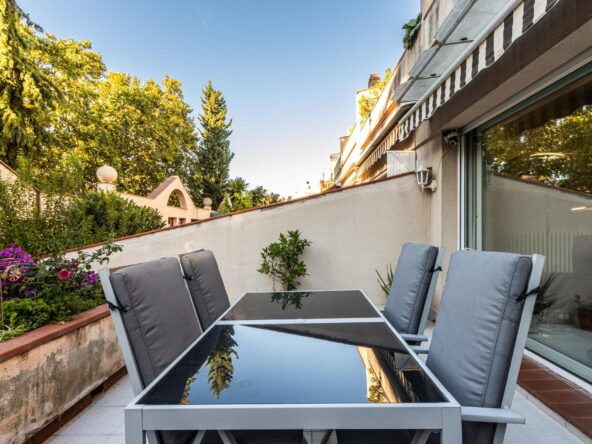 Casa junto Hotel Urpí de Sabadell, Creu Alta