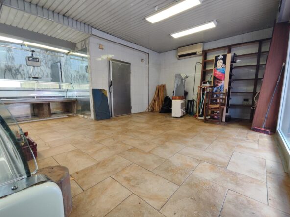 Local comercial con cámara frigorífica en venta