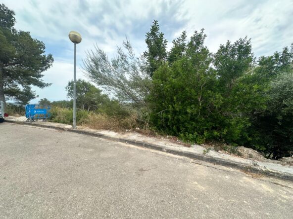 Oportunidad Única: Solar con Vista al Mar en Valldemar