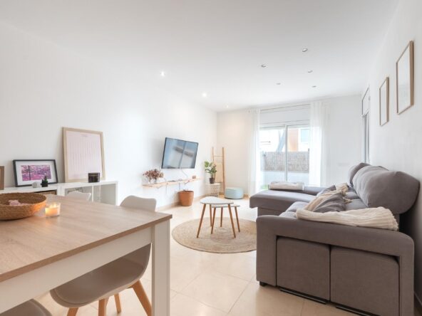 CASA ADOSADA CENTRO CANYELLES