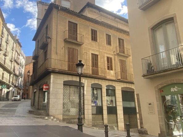 Edificio  Señorial en la Plana de l'Om