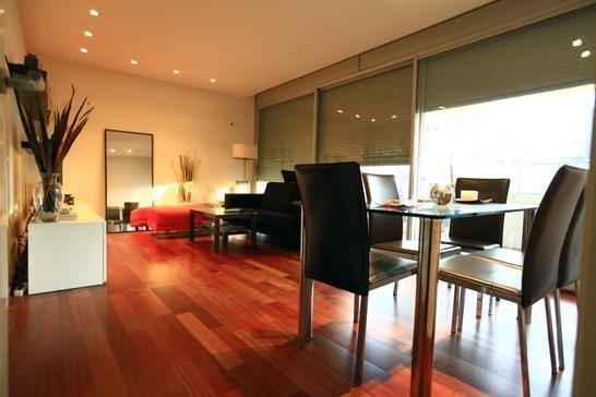 Exclusivo piso en finca semi-nueva con terraza y piscina