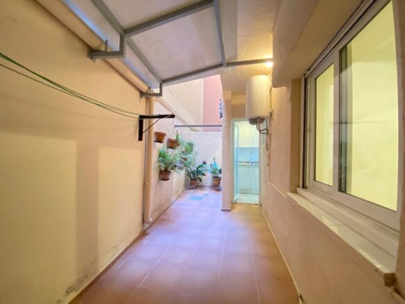 Edificio en venta en zona de la Teixonera, con rentabilidad del 5,6% anual