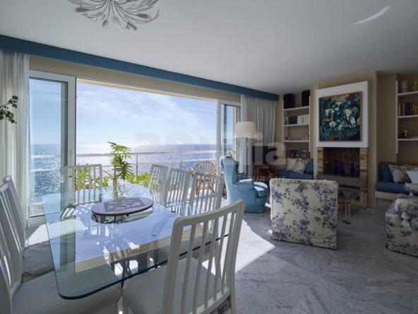 Exclusivo apartamento en primera línea
