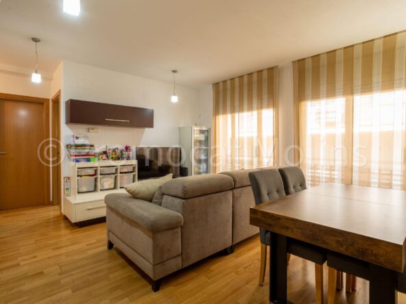Exclusivo Dúplex Seminuevo en el Corazón de Molins de Rei – Ubicación Inmejorable y Parking Incluido