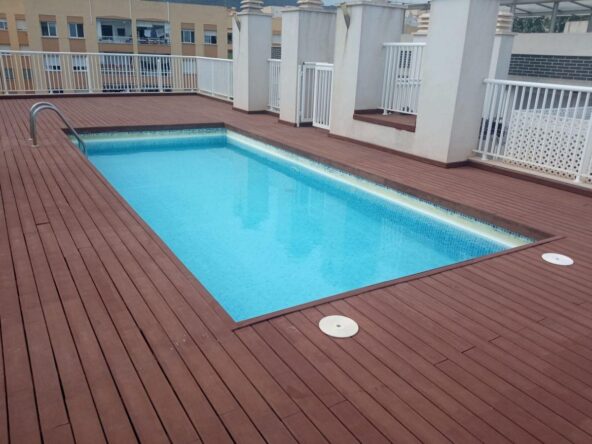 ESTUPENDA PLANTA BAJA, AMPLIA TERRAZA.  PARKING, TRASTERO.  PISCINA, PADEL COMUNITARIO