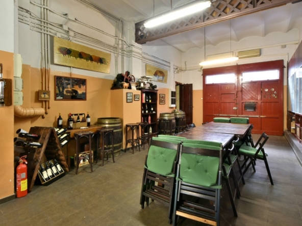 Se ALQUILA  Local Comercial  junto a Mercado Collblanc