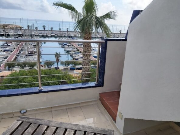 Casa Exclusiva con piscina en Primera Línea de Mar en Sitges