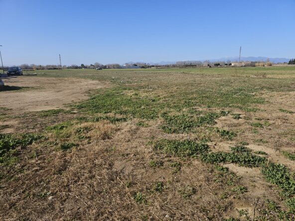 TERRENO EN VENTA EN EMPURIABRAVA -ZONA RESIDENCIAL