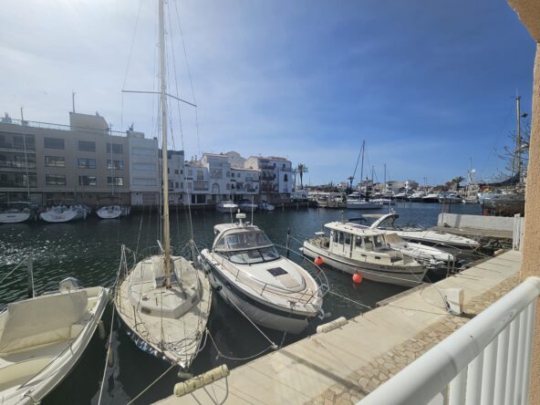 APARTAMENTO 2 HABIT, AMARRE PRIVADO, PARQUING EXTERIOS Y GARAJE..EMPURIABRAVA