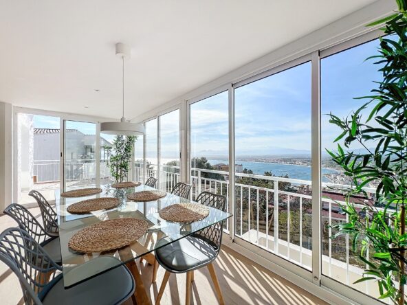 Magnífica villa de 145 m² con piscina privada y  impresionantes vistas a la Bahía de Roses