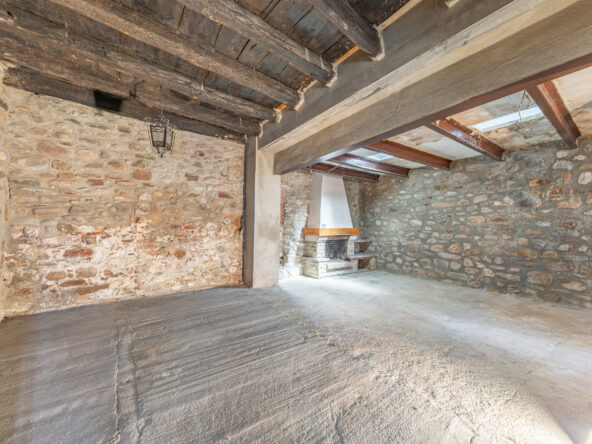 MASIA CON ENCANTO EN VENTA , IDEAL PARA INVERSORES