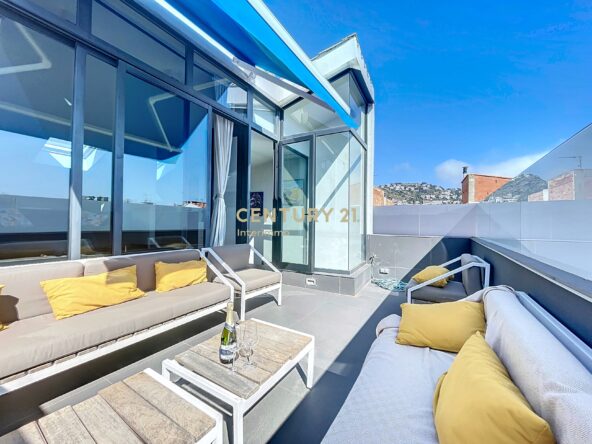 Casa contemporánea en el centro de Roses