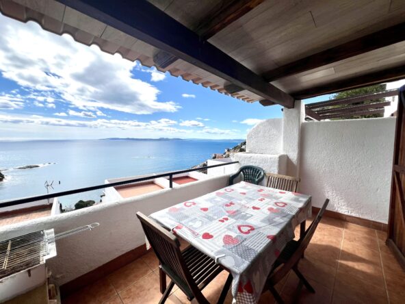 Casa con vistas al mar en Canyelles