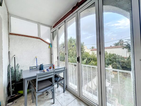 PISO DE 2 DORMITORIOS CON PARKING EN EL CENTRO DE EMPURIABRAVA