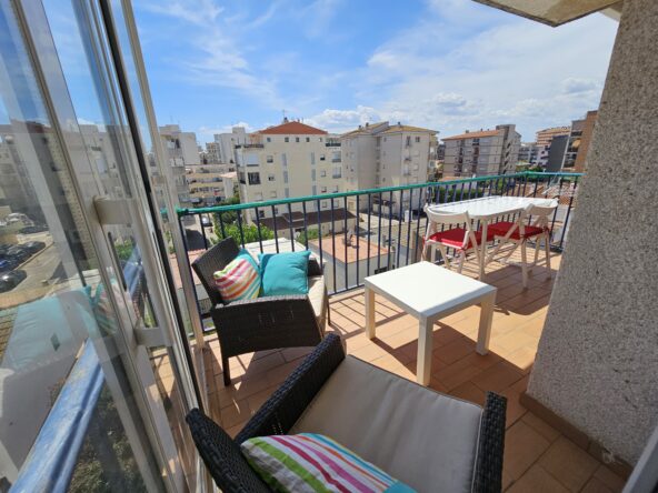 En Venta: Apartamento luminoso con licencia turística en Santa Margarita, Roses