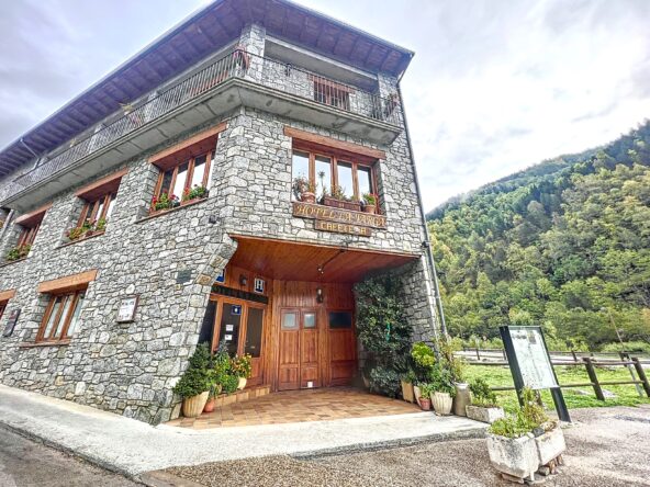 HOTEL RUSTICO EN VENTA EN SET CASES