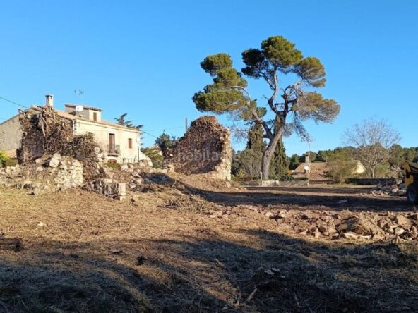¡Tu Sueño en la Montaña Comienza Aquí! Terreno en Coll de la Barraca, Font Rubí. (Alt Penedés)
