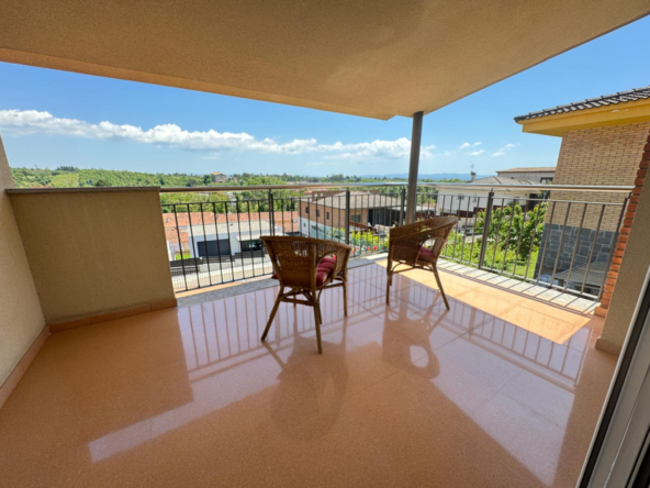 Encantadora y versátil casa con un amplio espacio, ideal para emprender tu propio negocio.