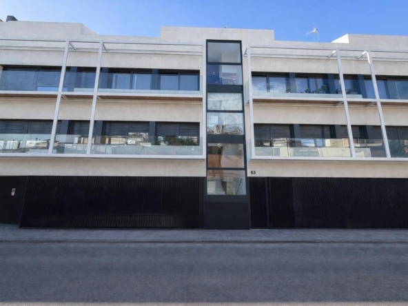 ESPECTACULAR PLANTA BAJA DE OBRA NUEVA, CON DOS TERRAZAS, PARKING Y TRASTERO. CREU ALTA