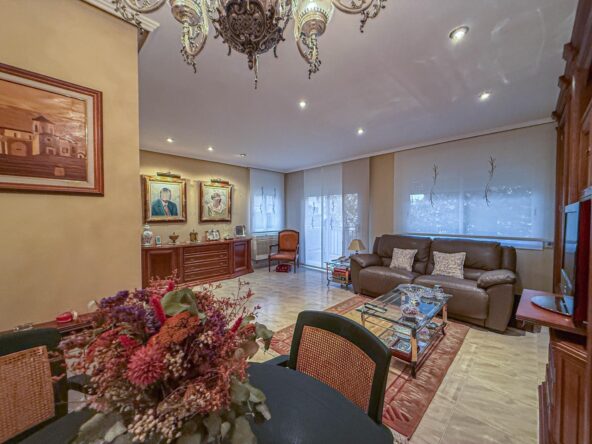 Casa unifamiliar esquinera en la mejor zona residencial de Martorell