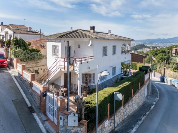 Vistas a Montserrat que enamoran: hogar y rentabilidad en perfecta armonía
