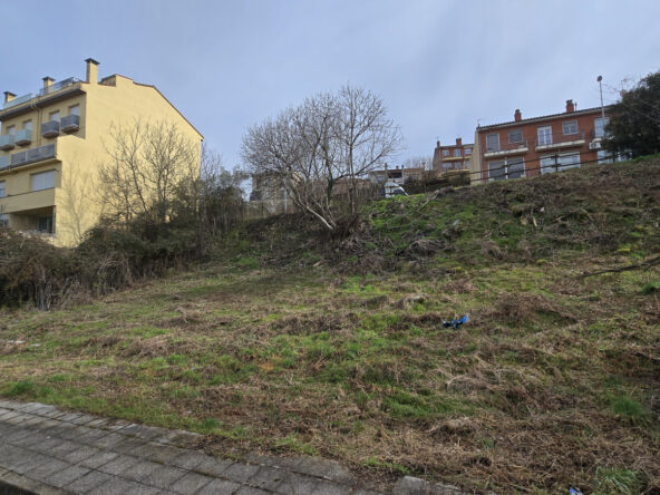 Finca urbana en Olot con Vistas y Ubicación Tranquila