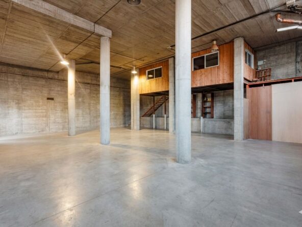 Nave industrial  con vivienda en Venta
