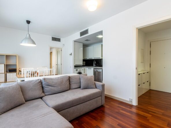 Vive a 1 minuto de los Ferrocarrils Creu Alta: luz, comodidad y calidad de vida en planta baja esquinera