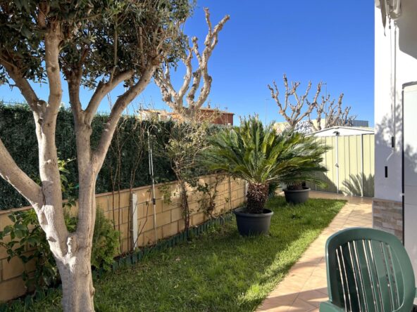 Encantador apartamento soleado con terraza en el corazón del Alt Empordà.