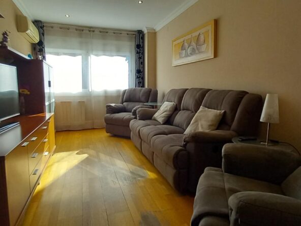 PISO DE 87m2 CON PARKING INCLUIDO.