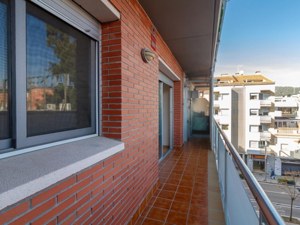 PISO EXTERIOR CON BALCON, EN EL CENTRO DE CASTELLDEFELS
