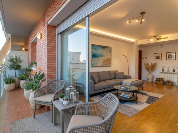 PISO EXTERIOR CON BALCON, EN EL CENTRO DE CASTELLDEFELS