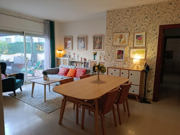 Planta baja con terraza, plaza de aparcamiento y trastero en venta en Montmeló (VPO)