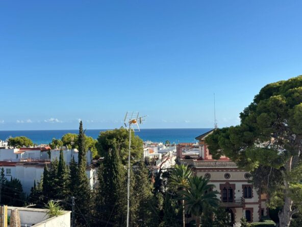 ÄTICO CON GRAN TERRAZA Y PARKING INCLUIDO -SITGES CENTRO